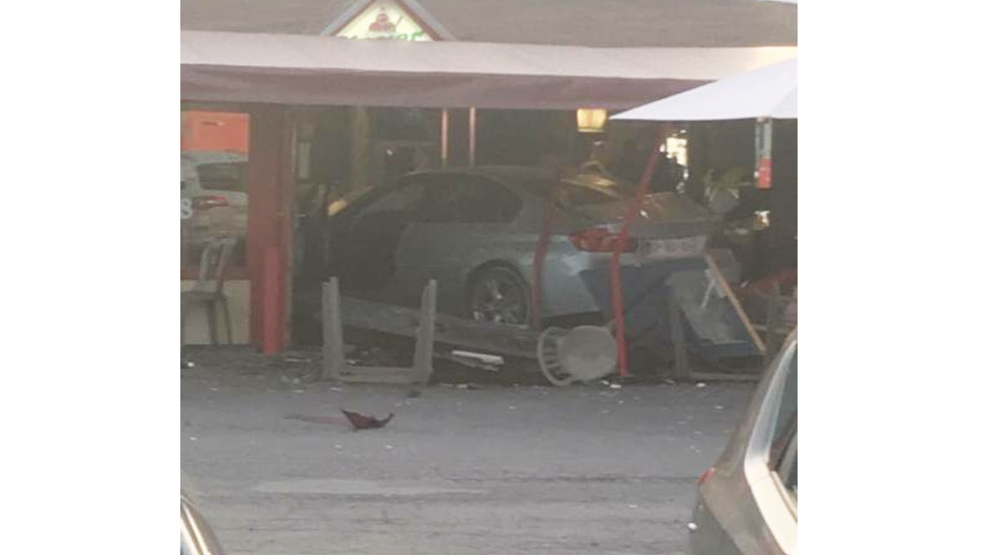 ಪಿಝಾ ಕೆಫೆಗೆ ನುಗ್ಗಿದ ಕಾರು : ಬಾಲಕಿ ಸಾವು